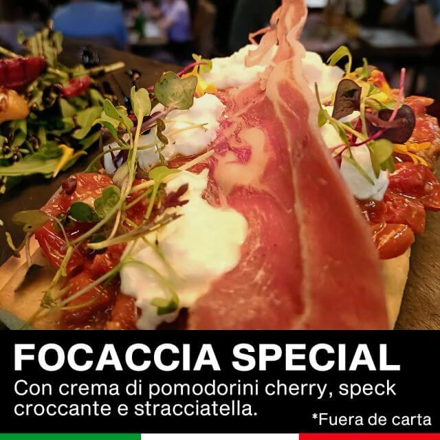 Están las foccacias y en otro nivel está nuestra FOCACCIA SPECIAL genovese 😍♥️ con crema de tomates cherry, bacon crujiente y stracciatella 🤤🤤  ¿Te vienes a probarla? 😏